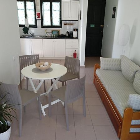Phoeve Apt-Lovely 1-Br Rental Near The Beach Калатас Екстериор снимка